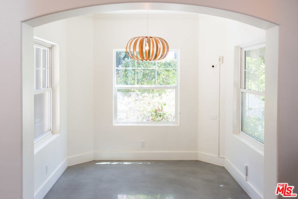 Image 11 of property listing at 260 El Camino Drive, Beverly Hills, CA 90212