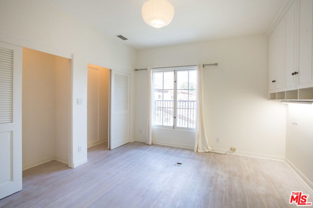 Image 16 of property listing at 260 El Camino Drive, Beverly Hills, CA 90212