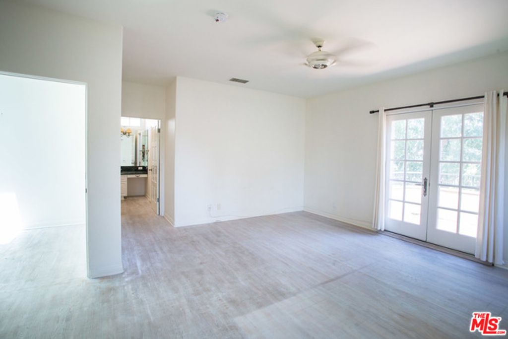 Image 20 of property listing at 260 El Camino Drive, Beverly Hills, CA 90212