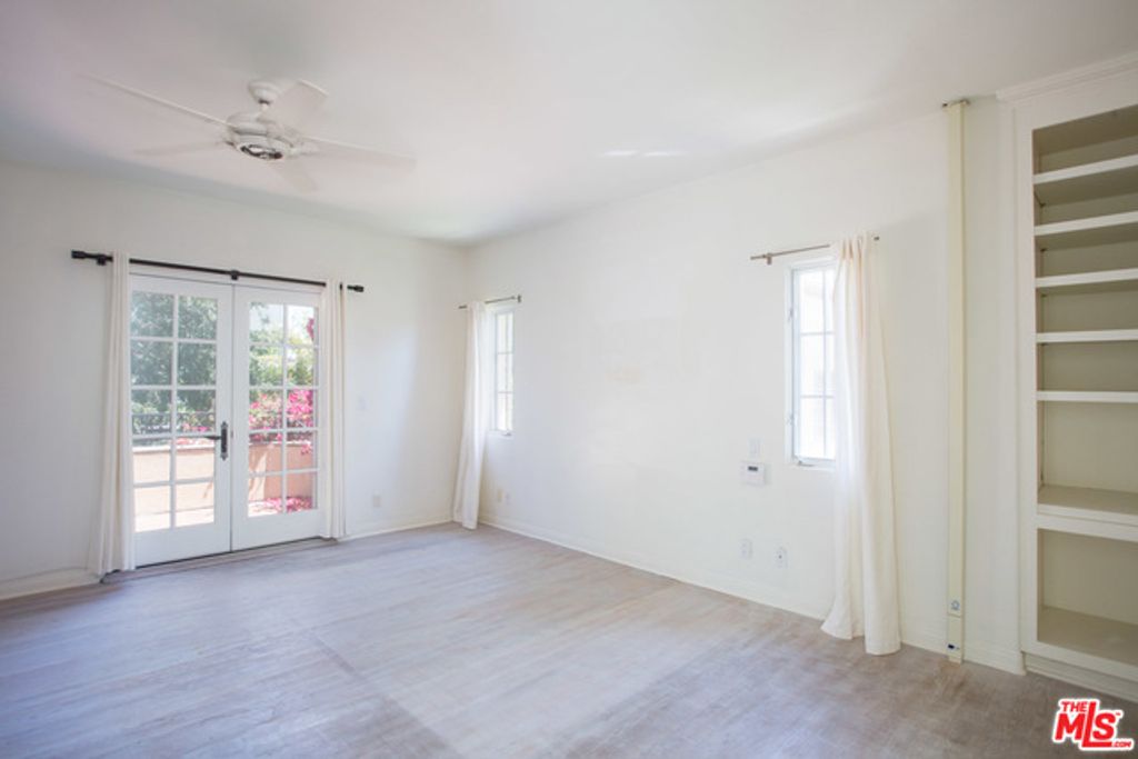 Image 21 of property listing at 260 El Camino Drive, Beverly Hills, CA 90212