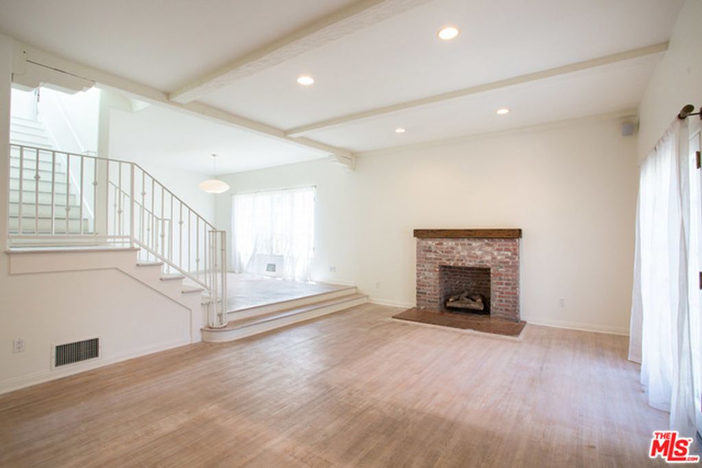 Image 3 of property listing at 260 El Camino Drive, Beverly Hills, CA 90212