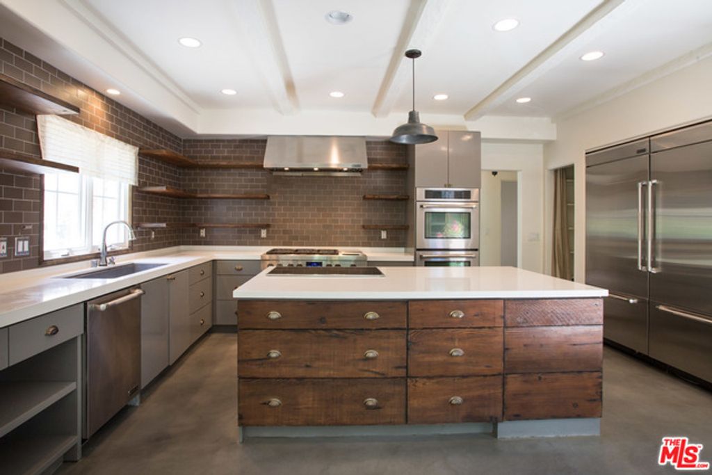 Image 7 of property listing at 260 El Camino Drive, Beverly Hills, CA 90212