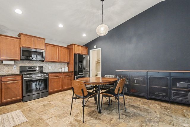 20341 Kiefer Way, South Bend, IN 46637