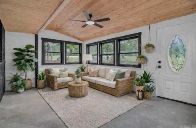 65 Pinter Ln, Morrilton, AR 72110