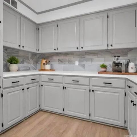 65 Pinter Ln, Morrilton, AR 72110