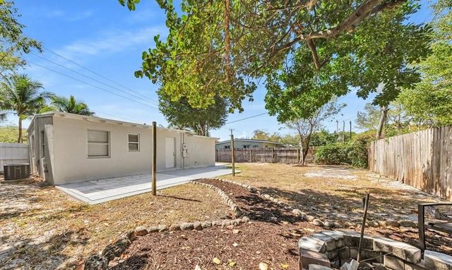 305 NE 8th Street, Pompano Beach, FL 33060