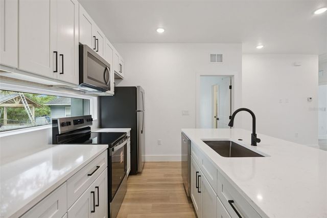 521 W HERRIOTT AVENUE, Oakland, FL 34760