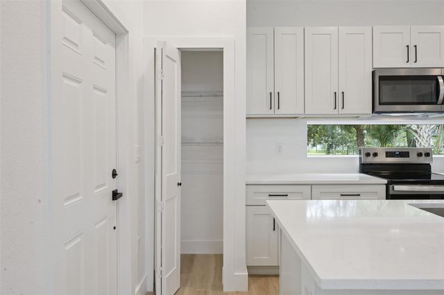 521 W HERRIOTT AVENUE, Oakland, FL 34760