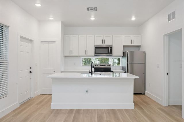 521 W HERRIOTT AVENUE, Oakland, FL 34760