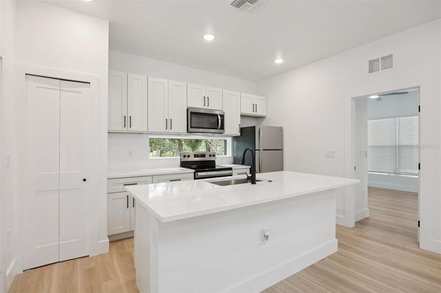 521 W HERRIOTT AVENUE, Oakland, FL 34760