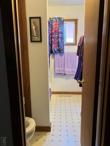 915 Maple Ave, La Junta, CO 81050