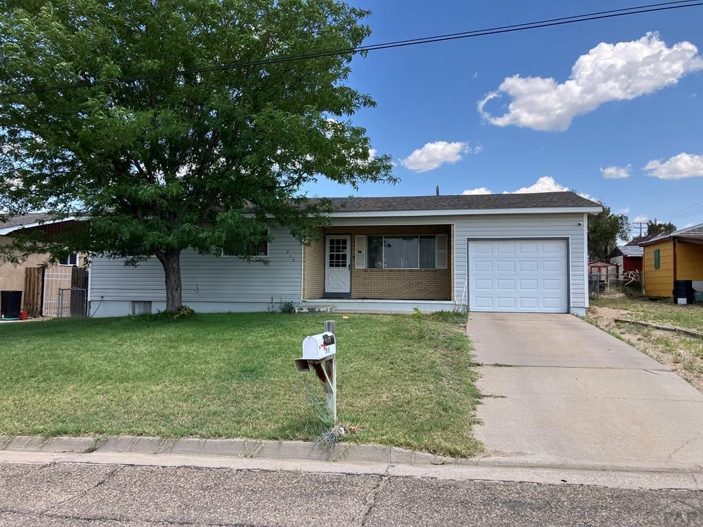915 Maple Ave, La Junta, CO 81050