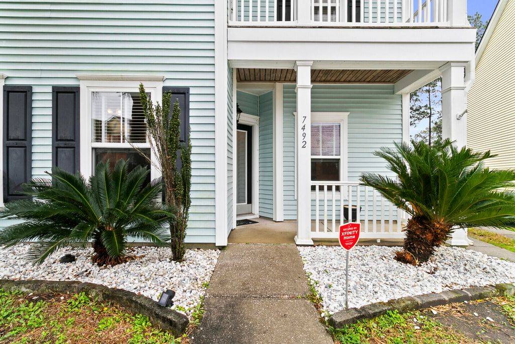 Image 12 of property listing at 7492 Northgate Drive, Hanahan, SC 29410