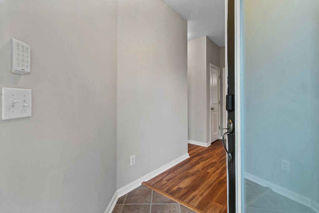 Image 14 of property listing at 7492 Northgate Drive, Hanahan, SC 29410