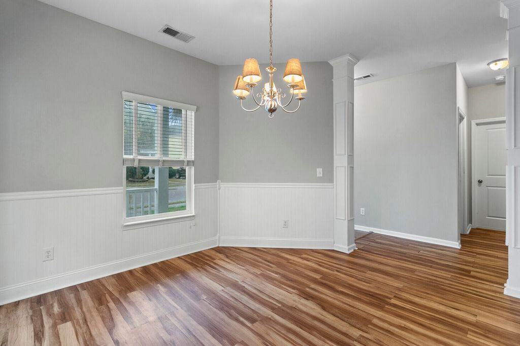 Image 17 of property listing at 7492 Northgate Drive, Hanahan, SC 29410