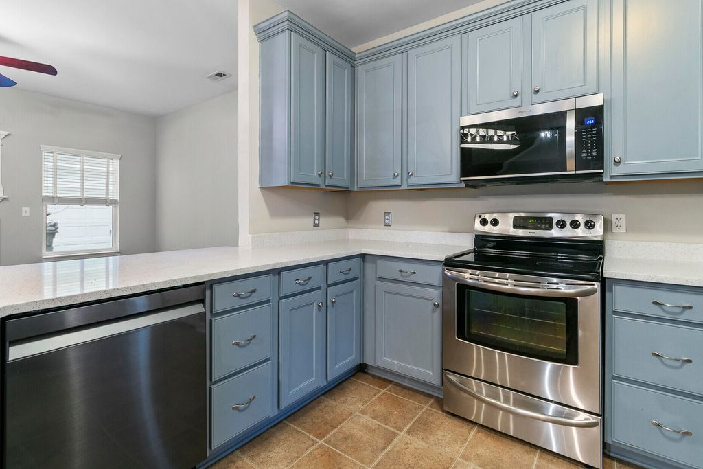 Image 18 of property listing at 7492 Northgate Drive, Hanahan, SC 29410