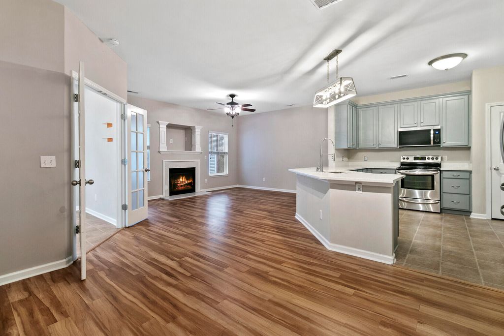 Image 26 of property listing at 7492 Northgate Drive, Hanahan, SC 29410