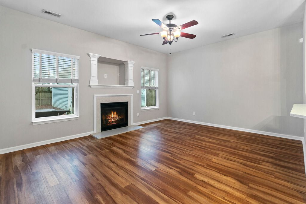 Image 3 of property listing at 7492 Northgate Drive, Hanahan, SC 29410