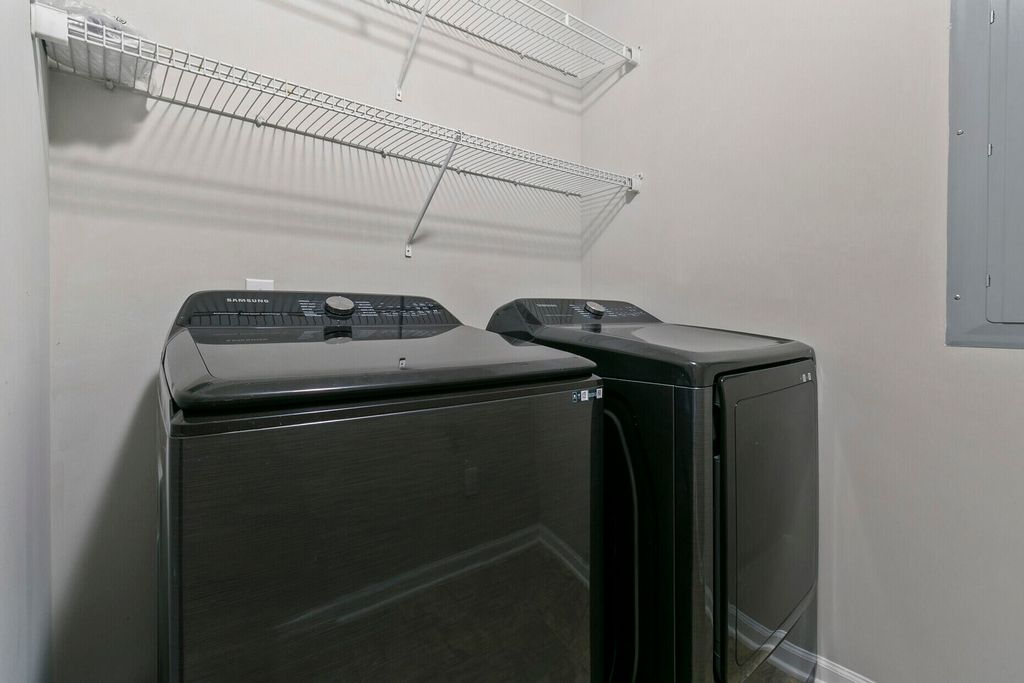 Image 33 of property listing at 7492 Northgate Drive, Hanahan, SC 29410