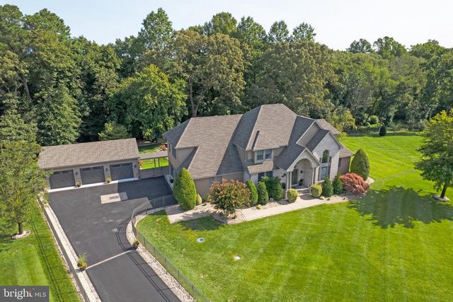 19 LAKE CREST DR, Milford, DE 19963
