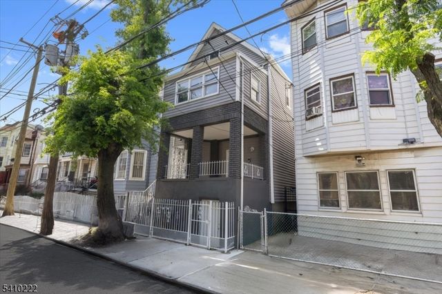 164 Parker St, Newark City, NJ 07104