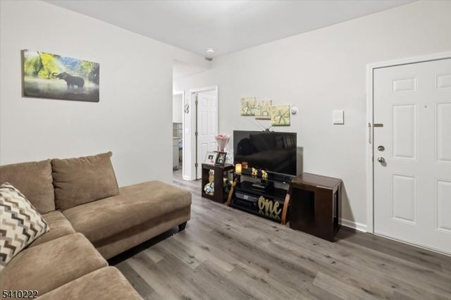 164 Parker St, Newark City, NJ 07104