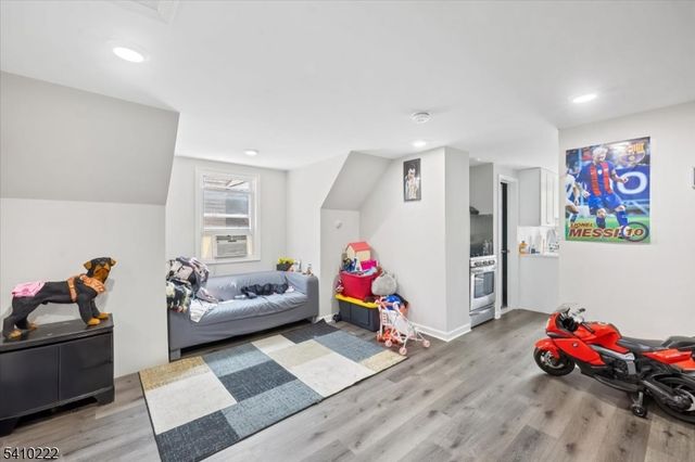 164 Parker St, Newark City, NJ 07104