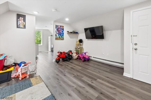 164 Parker St, Newark City, NJ 07104