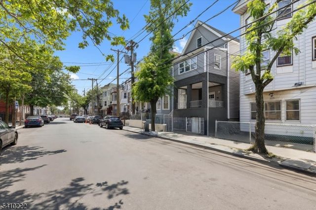 164 Parker St, Newark City, NJ 07104