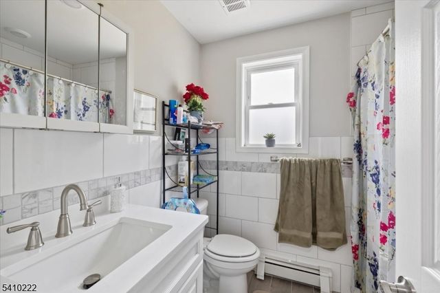 164 Parker St, Newark City, NJ 07104