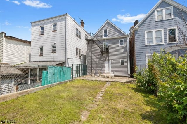 164 Parker St, Newark City, NJ 07104