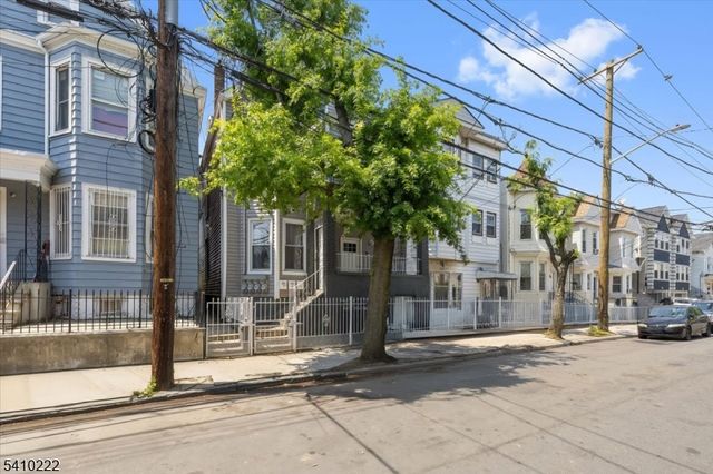 164 Parker St, Newark City, NJ 07104