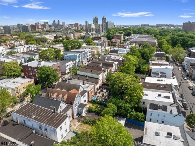 164 Parker St, Newark City, NJ 07104