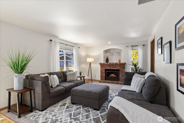 18211 SE 261st Court, Covington, WA 98042