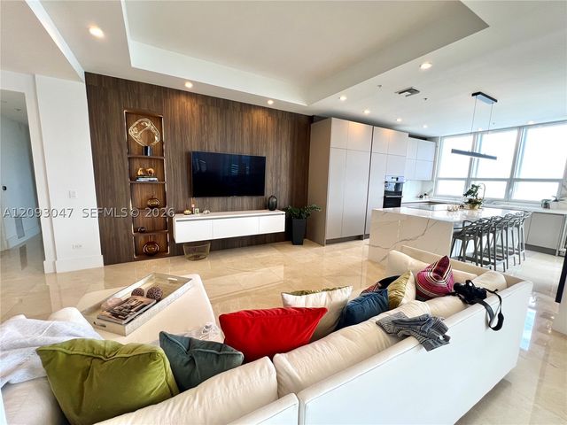 848 Brickell Key Dr 4505, Miami, FL 33131