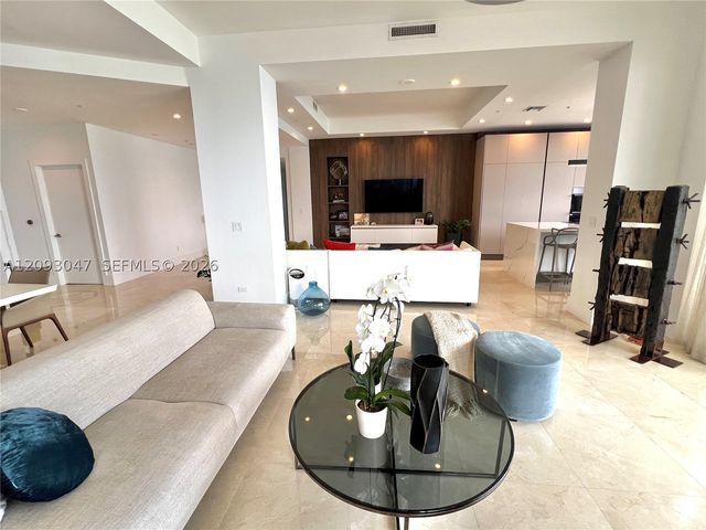 848 Brickell Key Dr 4505, Miami, FL 33131