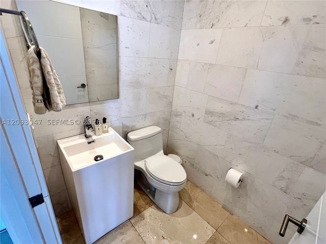 848 Brickell Key Dr 4505, Miami, FL 33131