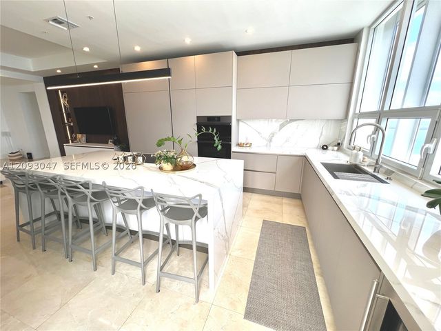 848 Brickell Key Dr 4505, Miami, FL 33131