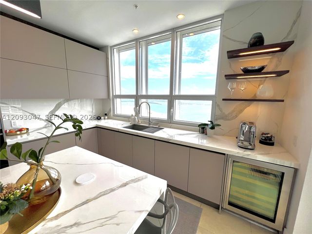 848 Brickell Key Dr 4505, Miami, FL 33131
