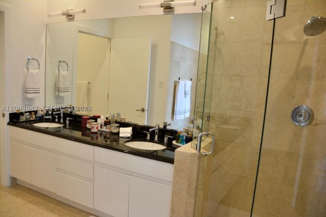 848 Brickell Key Dr 4505, Miami, FL 33131