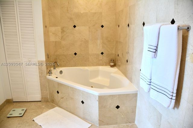 848 Brickell Key Dr 4505, Miami, FL 33131