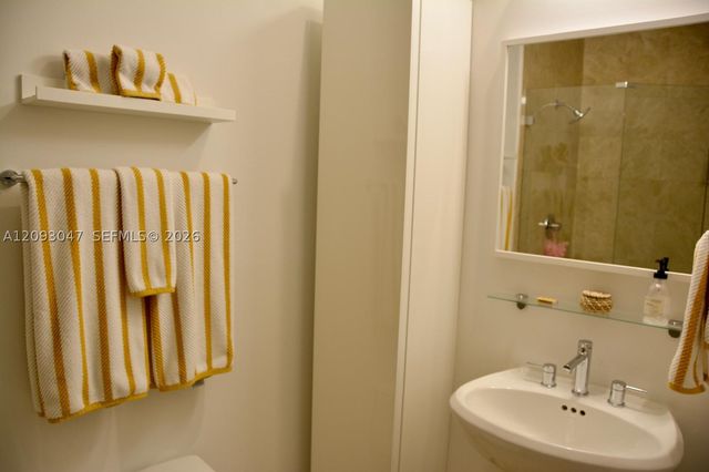 848 Brickell Key Dr 4505, Miami, FL 33131