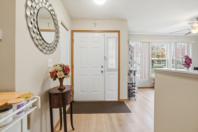 315 OGDEN FALLS Boulevard, Oswego, IL 60543