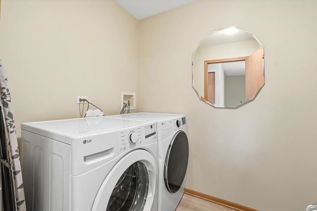 315 OGDEN FALLS Boulevard, Oswego, IL 60543