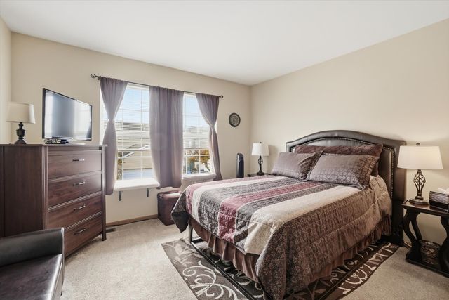 315 OGDEN FALLS Boulevard, Oswego, IL 60543