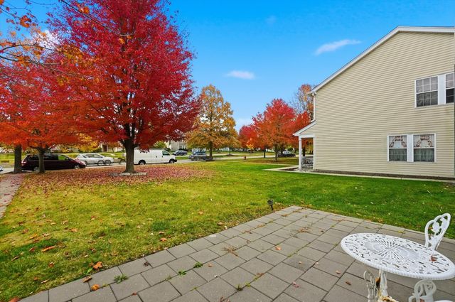 315 OGDEN FALLS Boulevard, Oswego, IL 60543