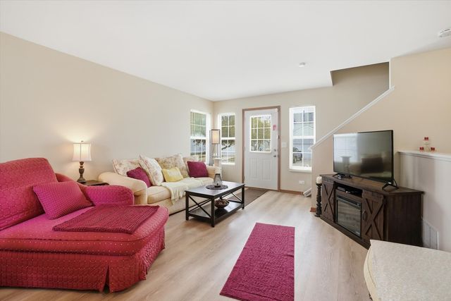 315 OGDEN FALLS Boulevard, Oswego, IL 60543