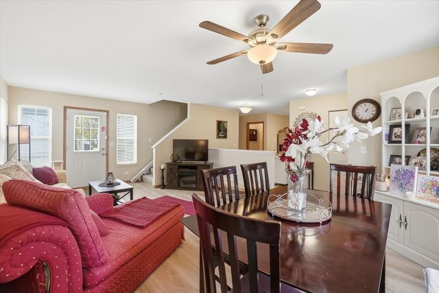 315 OGDEN FALLS Boulevard, Oswego, IL 60543