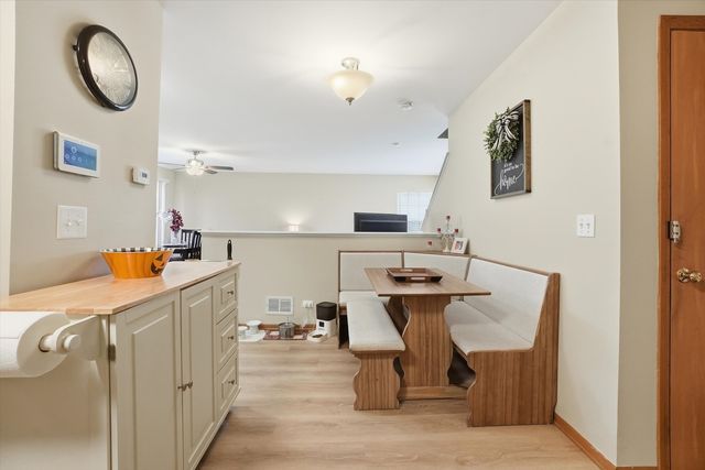 315 OGDEN FALLS Boulevard, Oswego, IL 60543