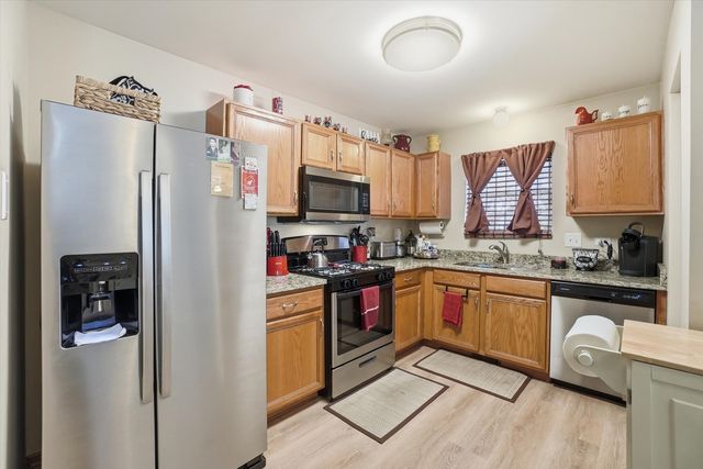 315 OGDEN FALLS Boulevard, Oswego, IL 60543